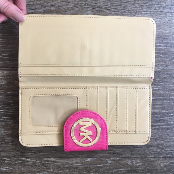 Pink Wallet - Picture 3 of 4